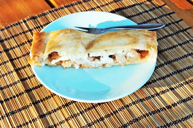 Apfelschnitte mit Bl&auml;tterteig
