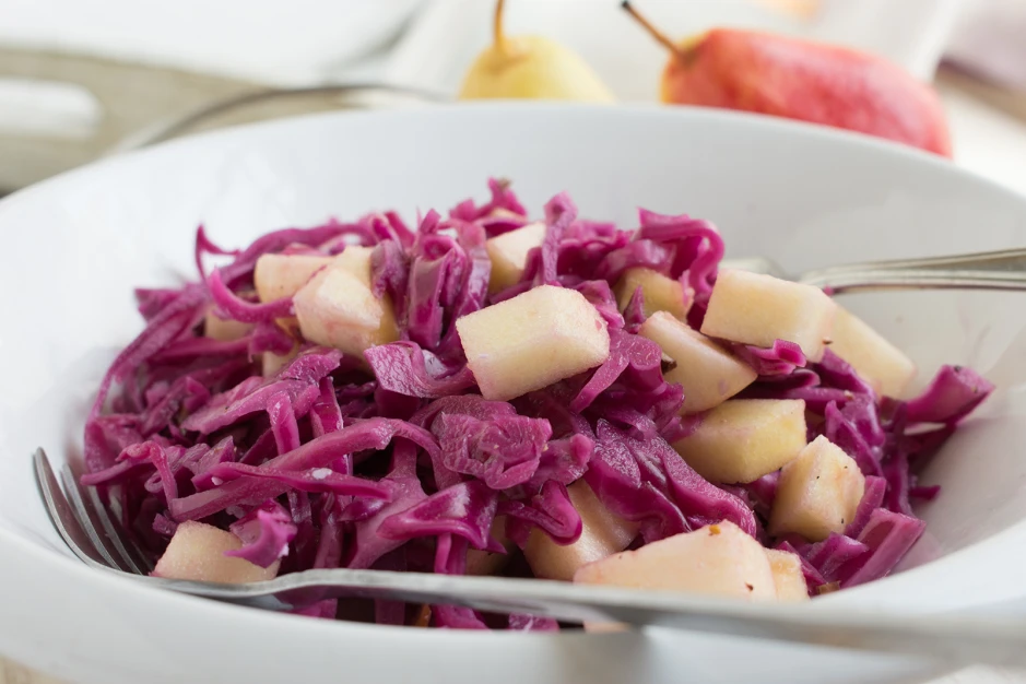 Rotkraut - Salat mit Birnen und Nüssen