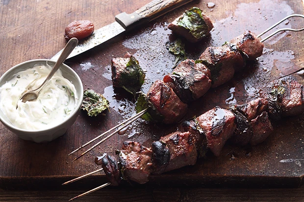 Gegrillte Hirschspieße