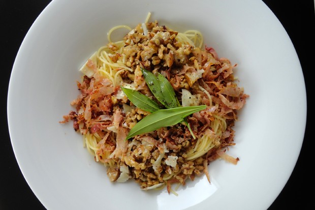 Pasta mit Birnen, Speck und Walnüssen