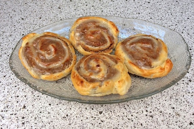 Nussschnecken mit Zuckerguss