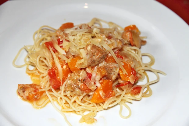 Schweinegeschnetzeltes in K&uuml;rbis - Tomaten - Sauce