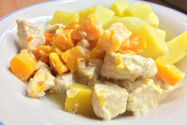 H&uuml;hnergeschnetzeltes in K&uuml;rbis - Parmesan - Sauce