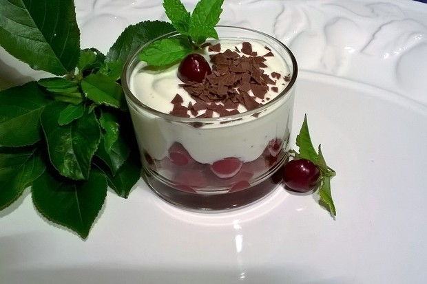 Kirsch-Schokoladen-Dessert
