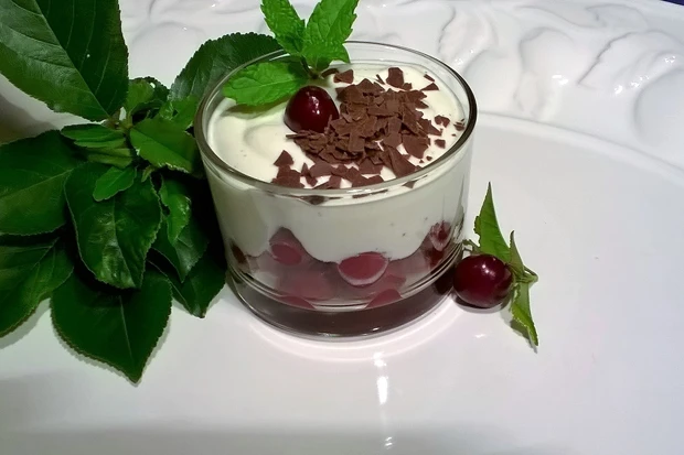 Kirsch-Schokoladen-Dessert