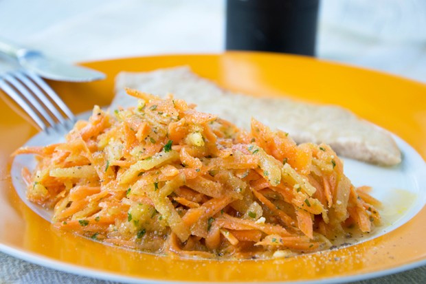 Karottensalat mit Pesto
