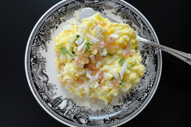 Eiaufstrich mit Prosciutto und Parmesan