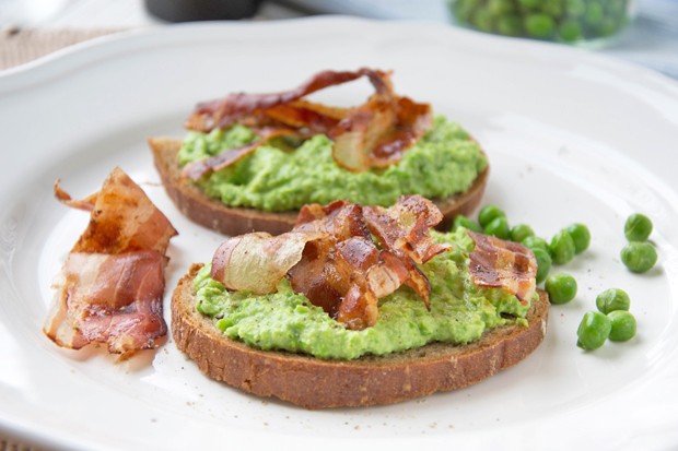 Erbsenaufstrich mit Parmesan und Speck