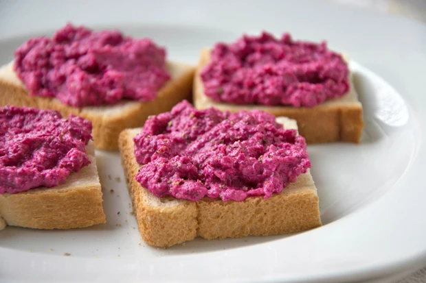 Rote - R&uuml;ben - Aufstrich mit Feta