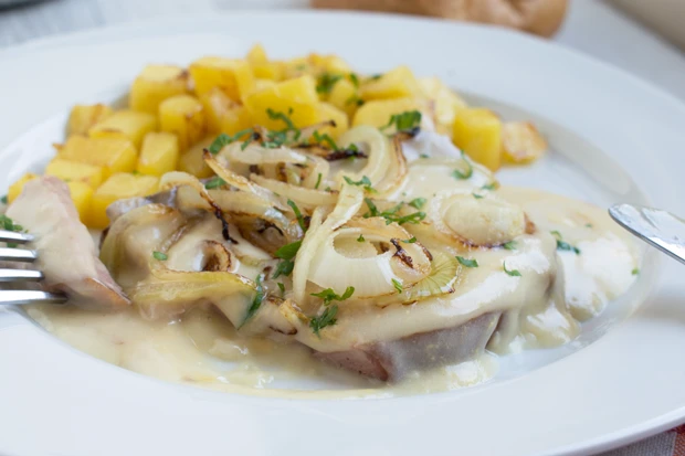 Leberkäse in Zwiebel - Senf - Sauce