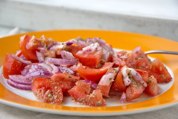 Tomatensalat mit Olivenkraut