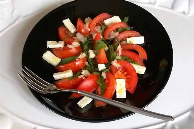 Tomatensalat mit Schafskäse - Rezept