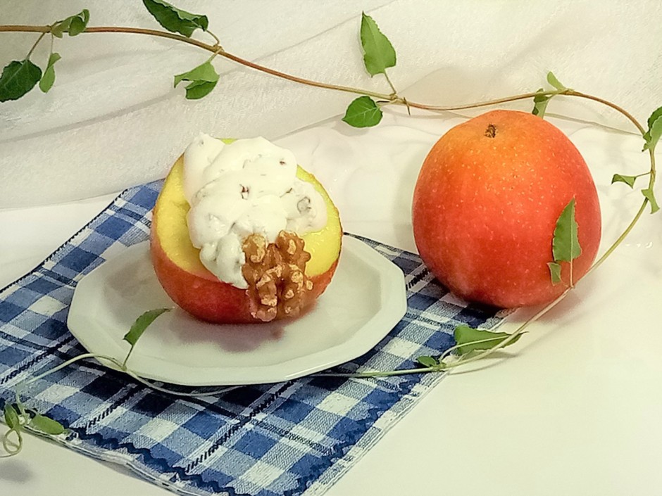 Walnuss-Calvados-Aufstrich im Apfel