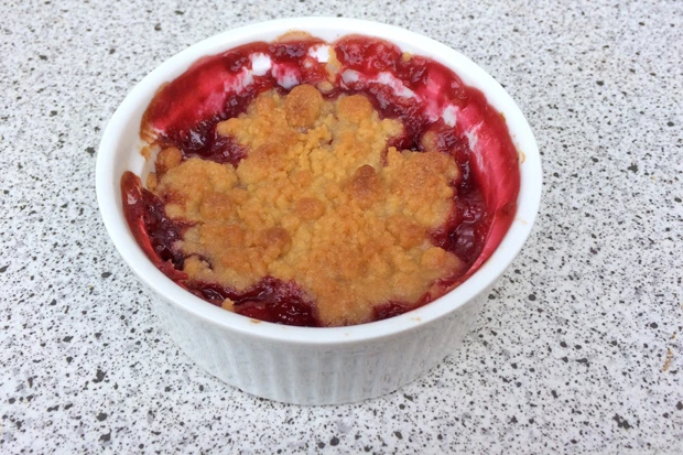 Apfel-Brombeer-Crumble