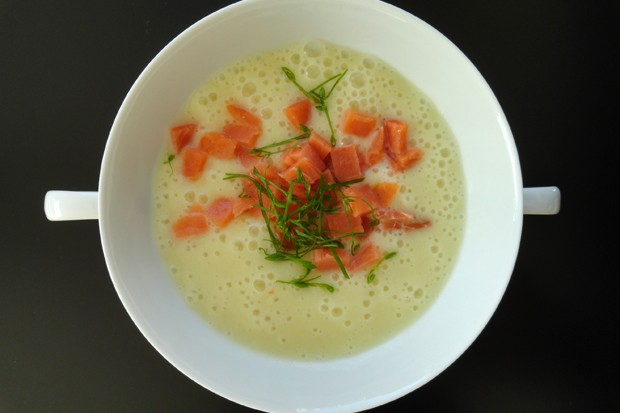 Erdäpfel-Räucherlachs-Cremesuppe