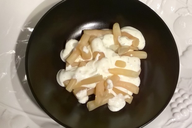 Schwarzwurzelsalat mit Sauerrahmdressing