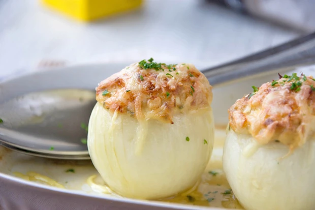 Gef&uuml;llte Zwiebel mit Thunfisch