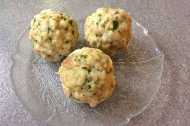 Flaumige Semmelknödel