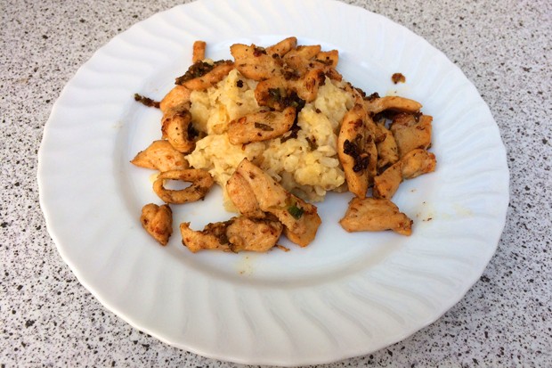Risotto mit gebratenen Hühnerstreifen