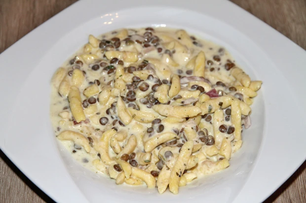 Sp&auml;tzle in Linsen - K&auml;se - Creme