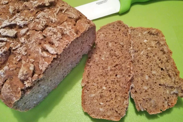 Roggenbrot mit Sauerteig im Brotbackautomaten