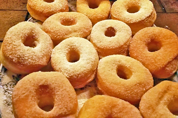 Donuts mit Staubzucker