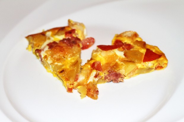 Tortilla mit Salsiccia und Mozzarella