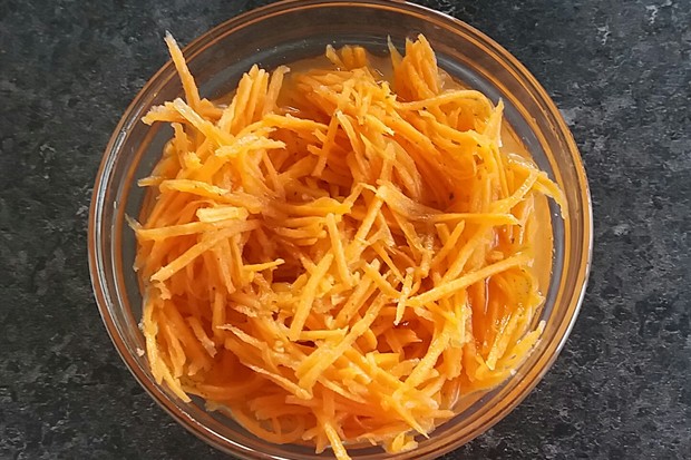 Karottensalat mit Walnussöl
