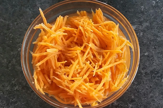 Karottensalat mit Walnussöl