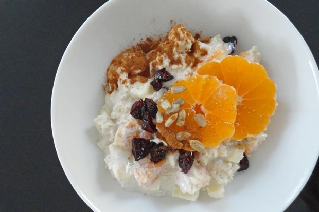 M&uuml;sli mit Apfel, Mandarine und Cranberries
