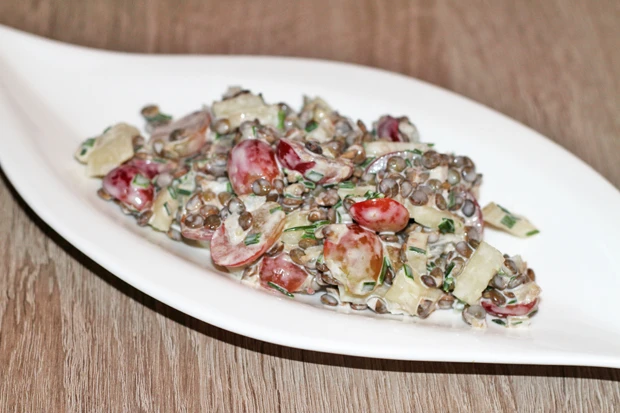Herbstlicher Linsen - K&auml;se -Salat mit Trauben