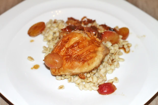 H&uuml;hnerfilet mit Weintrauben und Sherry