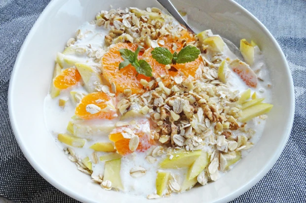 M&uuml;sli mit Apfel und Mandarine