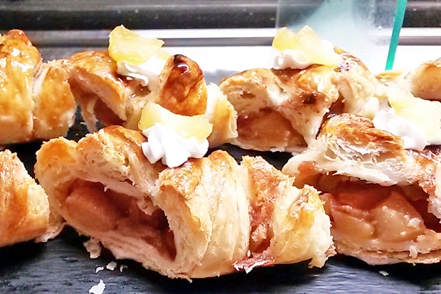 Ananas-Bl&auml;tterteigstrudel
