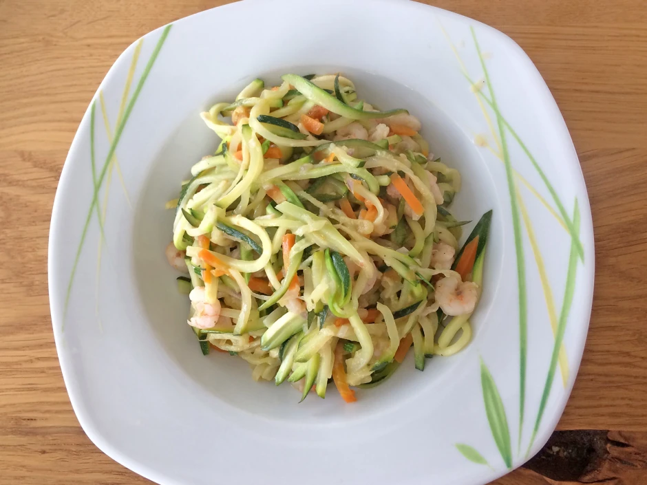 Zucchini-Nudeln mit Garnelen
