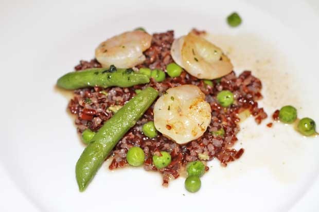 Garnelen auf rotem Risi e Bisi