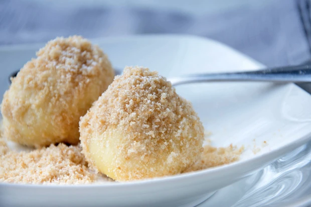 Topfenknödel mit Apfel-Zimt-Fülle