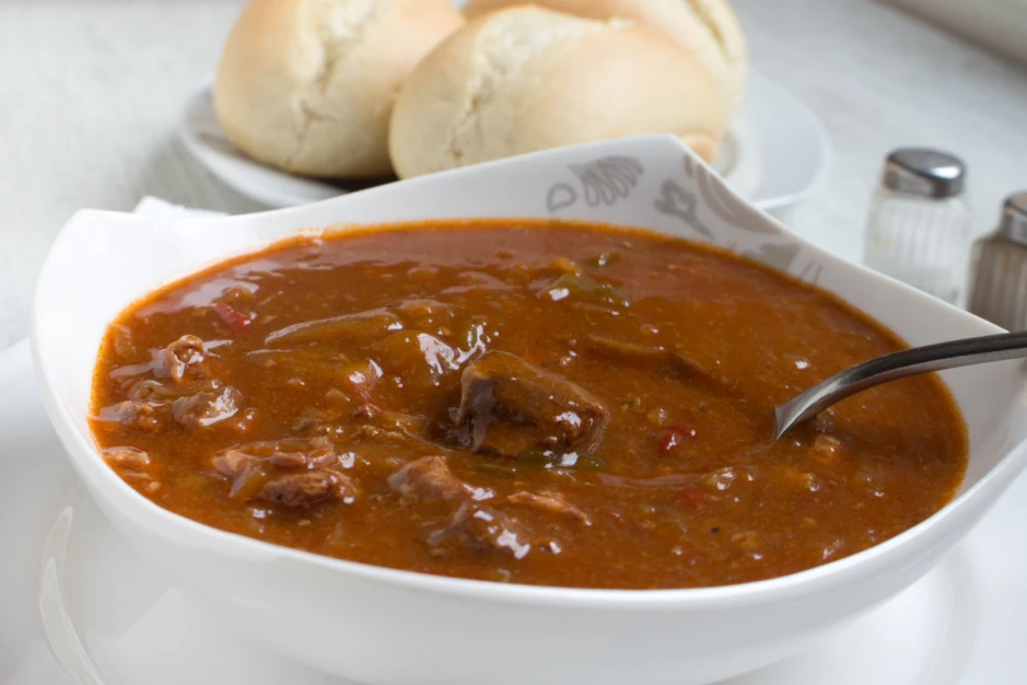 Hirschgulaschsuppe
