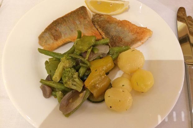 Gebratener Zander mit Mischgemüse