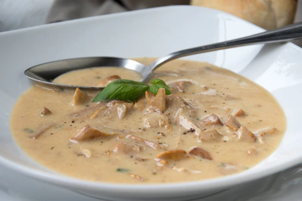 Jägersuppe mit Eierschwammerl