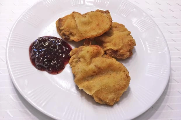 Hirschschnitzel mit Preiselbeerchutney