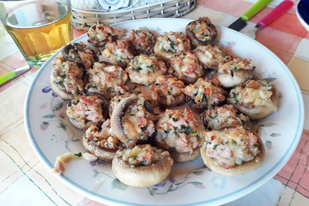 Champignons mit Schinken-Füllung