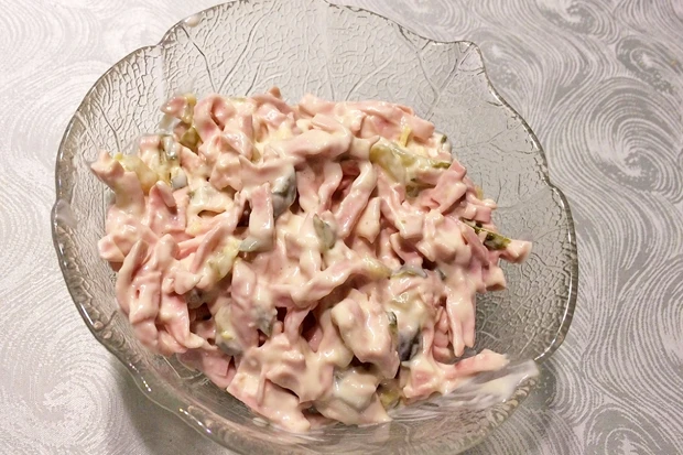 Wurstsalat mit Mayonnaise