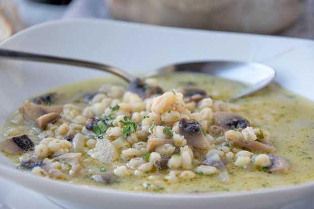 Rollgerstlsuppe mit Pilzen