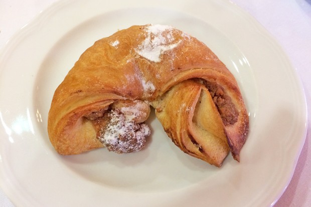 Schnelle Haselnusskipferl