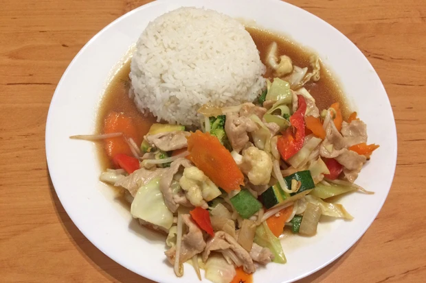 Wokgem&uuml;se mit Schweinefleisch und Reis