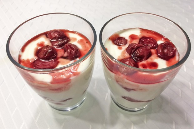 Weichsel-Joghurt-Becher