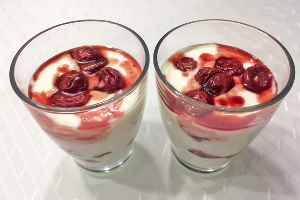 Weichsel-Joghurt-Becher