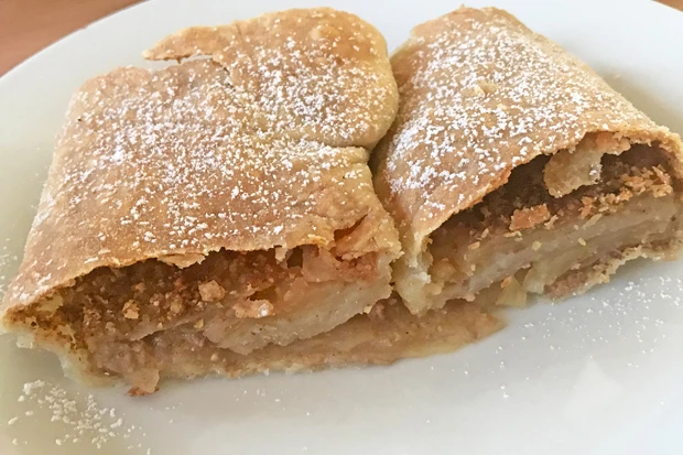 Apfel Nuss Strudel
