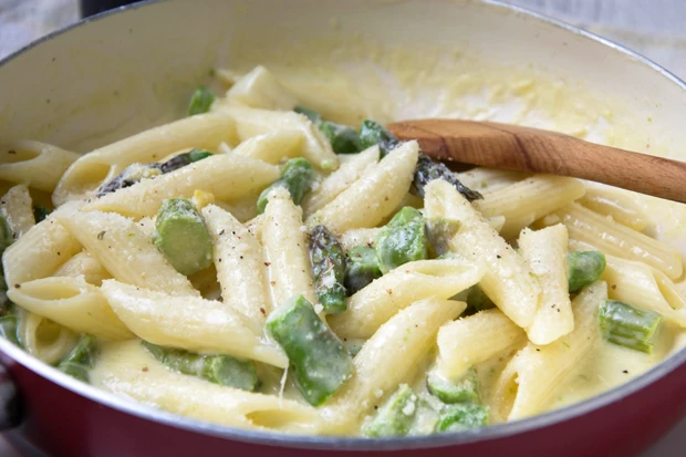 Penne mit grünem Spargel